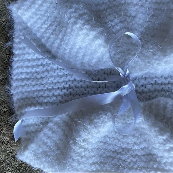 Custom Made Elegant Cozy Fluffy Girls Wrap/ Shawl Acrylic/ Wool Sz 4-10 - Picture 3 of 5